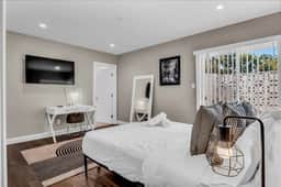 Bright & Cozy 4BR Anaheim Escape