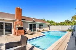 Bright & Cozy 4BR Anaheim Escape
