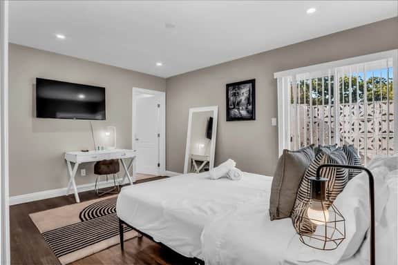 Bright & Cozy 4BR Anaheim Escape