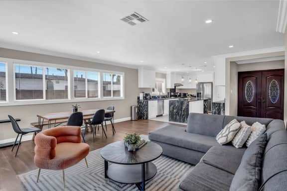 Bright & Cozy 4BR Anaheim Escape