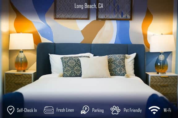 Chic Townhome Private Pool Sleeps 8+