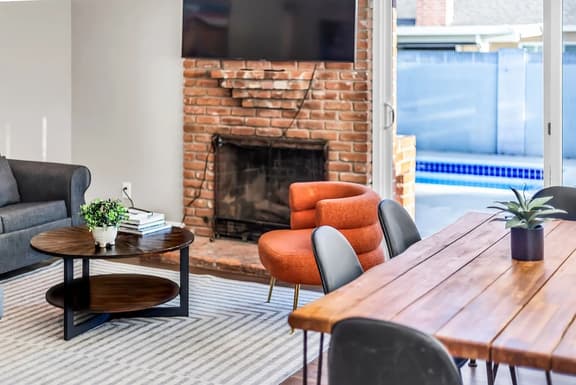 Bright & Cozy 4BR Anaheim Escape